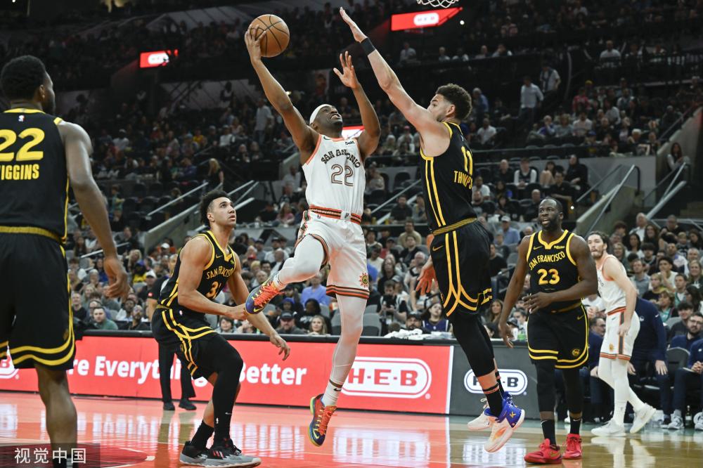 她能够在短 她能够在短