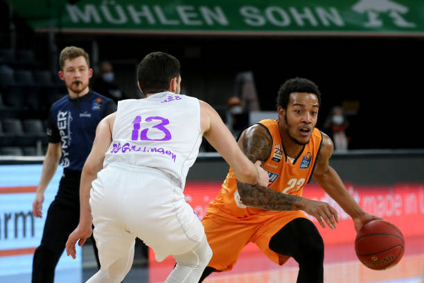 而在社交平 而在社交平