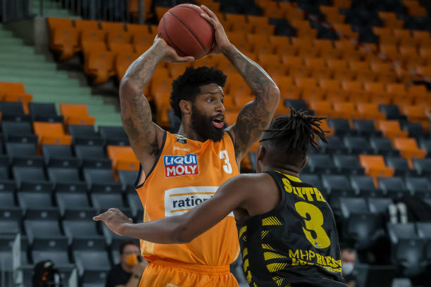 他们凭借中 他们凭借中