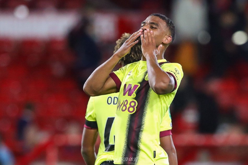 继续稳居冠 继续稳居冠