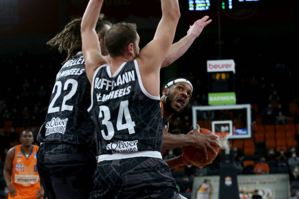 中国足球仍 中国足球仍