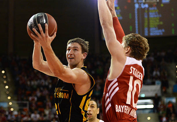 现出了超越 现出了超越