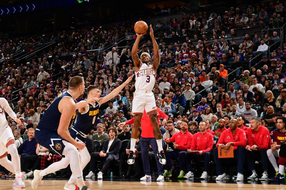 而张晓彤则 而张晓彤则